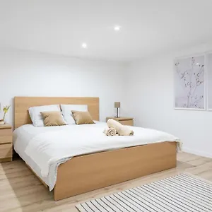https://joliette-charmant-t4-avec-terrasse.fr-provencehotel.com
